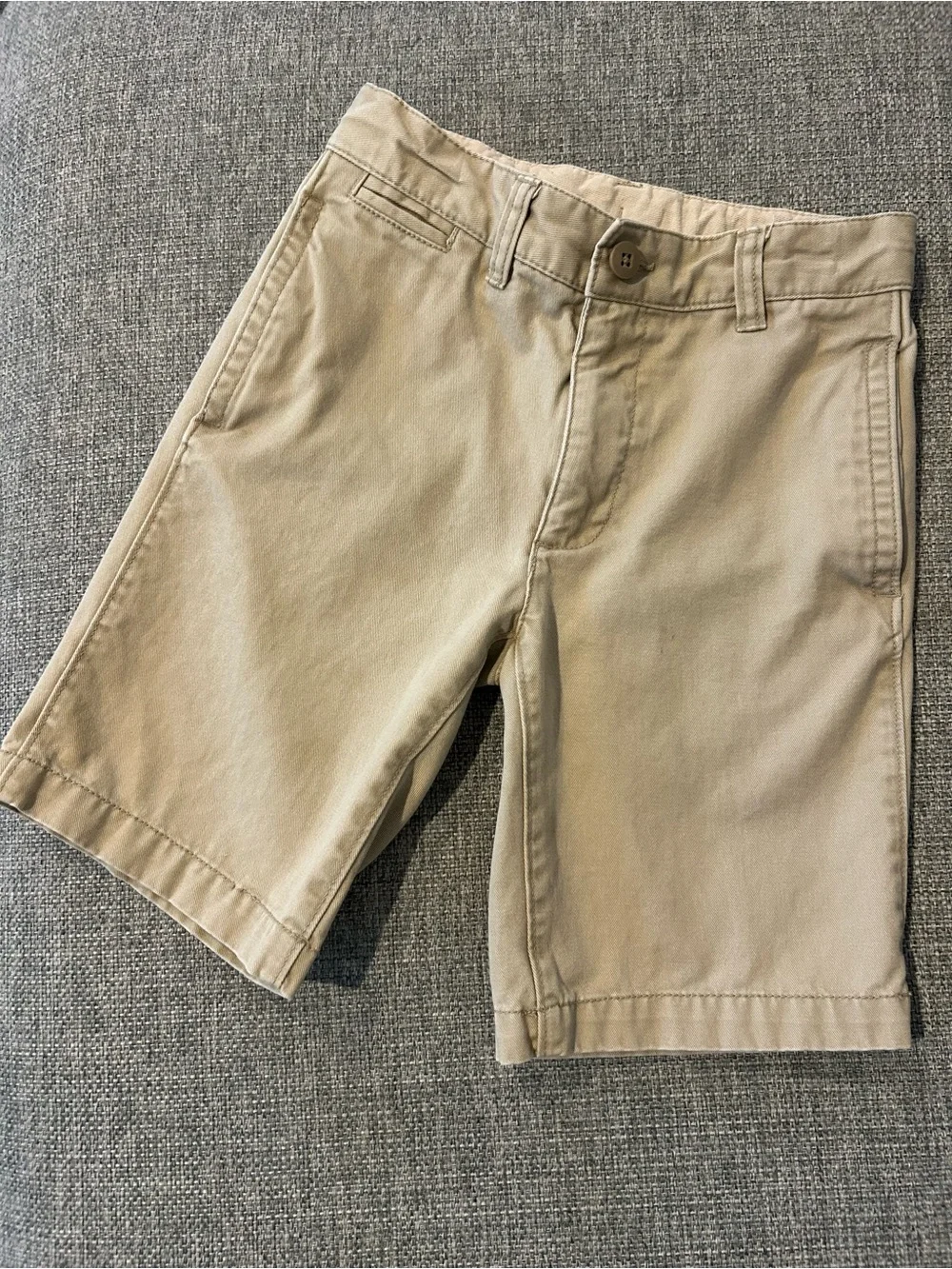 Sz 8 GAP Kids khaki Flat-Front Shorts in Tan